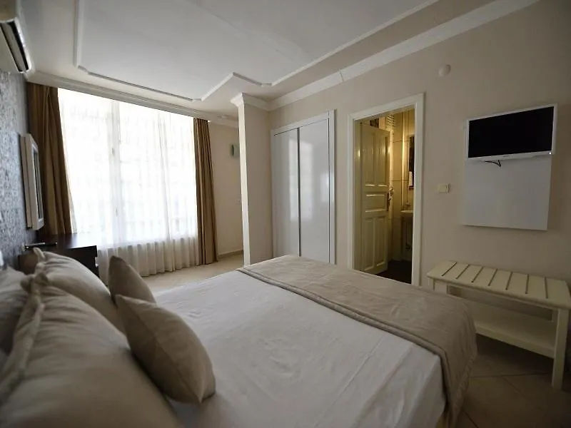 Nicholas Park Hotel 올루데니스